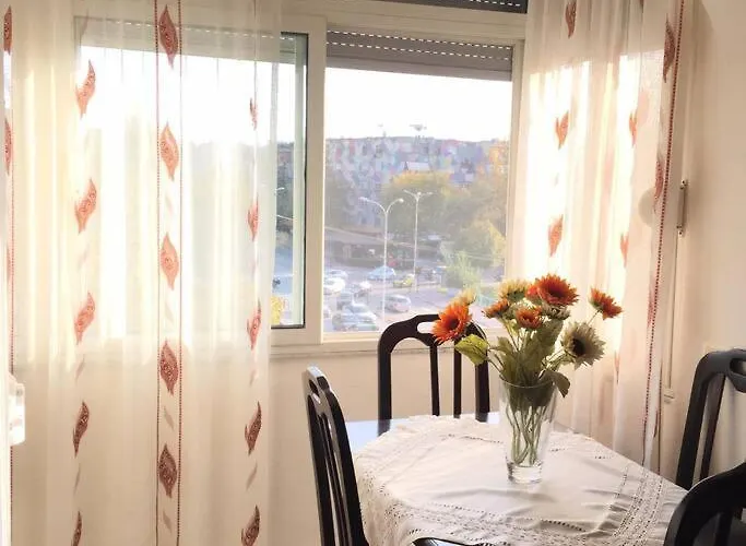 Cozy 1br Feel Like ティラナ