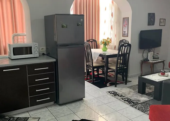 Cozy 1br Feel Like アパート ティラナ